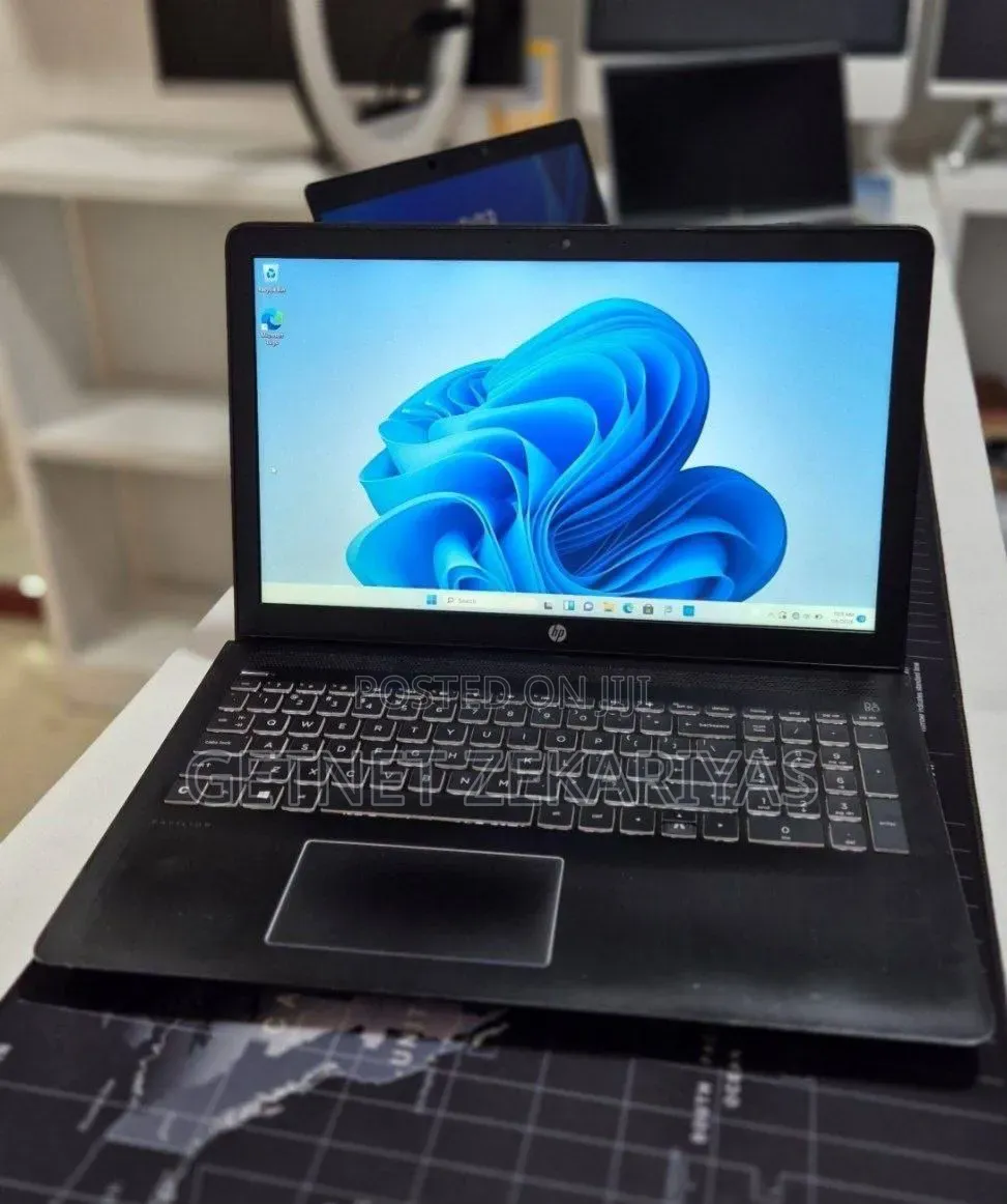 New Laptop HP Pavilion 15 8GB Intel Core i7 SSD 256GB