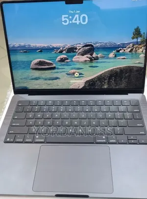 New Laptop Apple MacBook Pro 2025 M5 16GB Apple M5 SSD 512GB