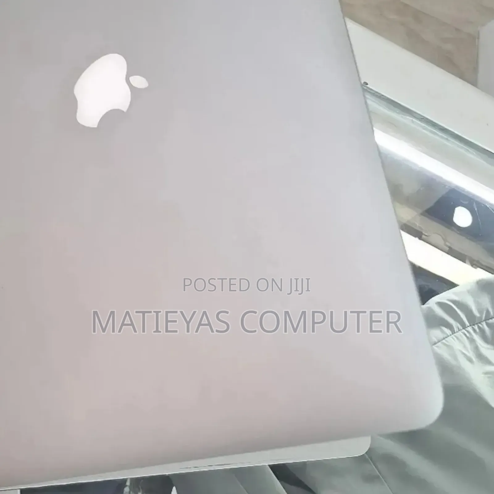 New Laptop Apple MacBook Pro 2015 16GB Intel Core i7 SSD 256GB