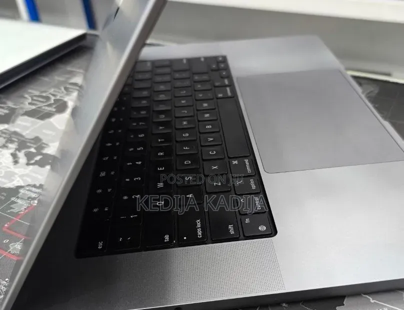 New Laptop Apple MacBook Pro 32GB Intel Core i7 SSD 1T