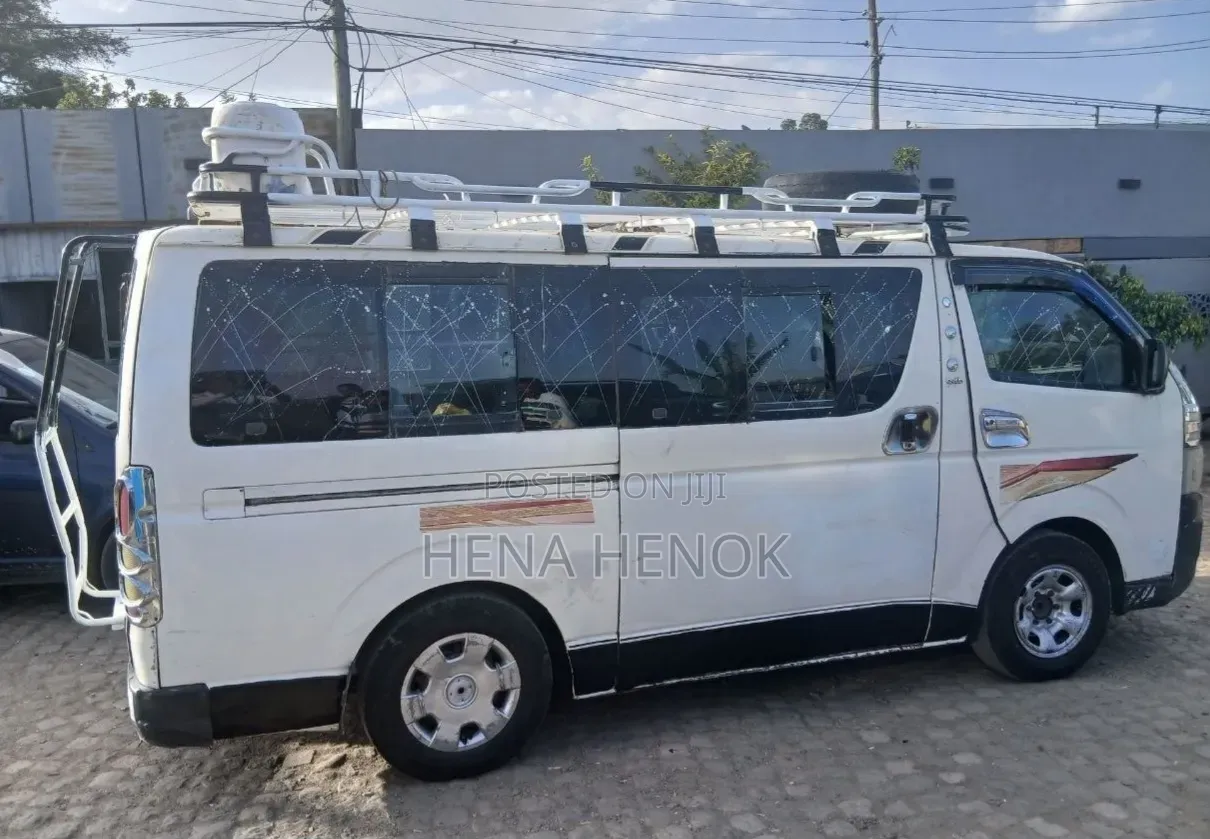 Toyota HiAce 2006 White