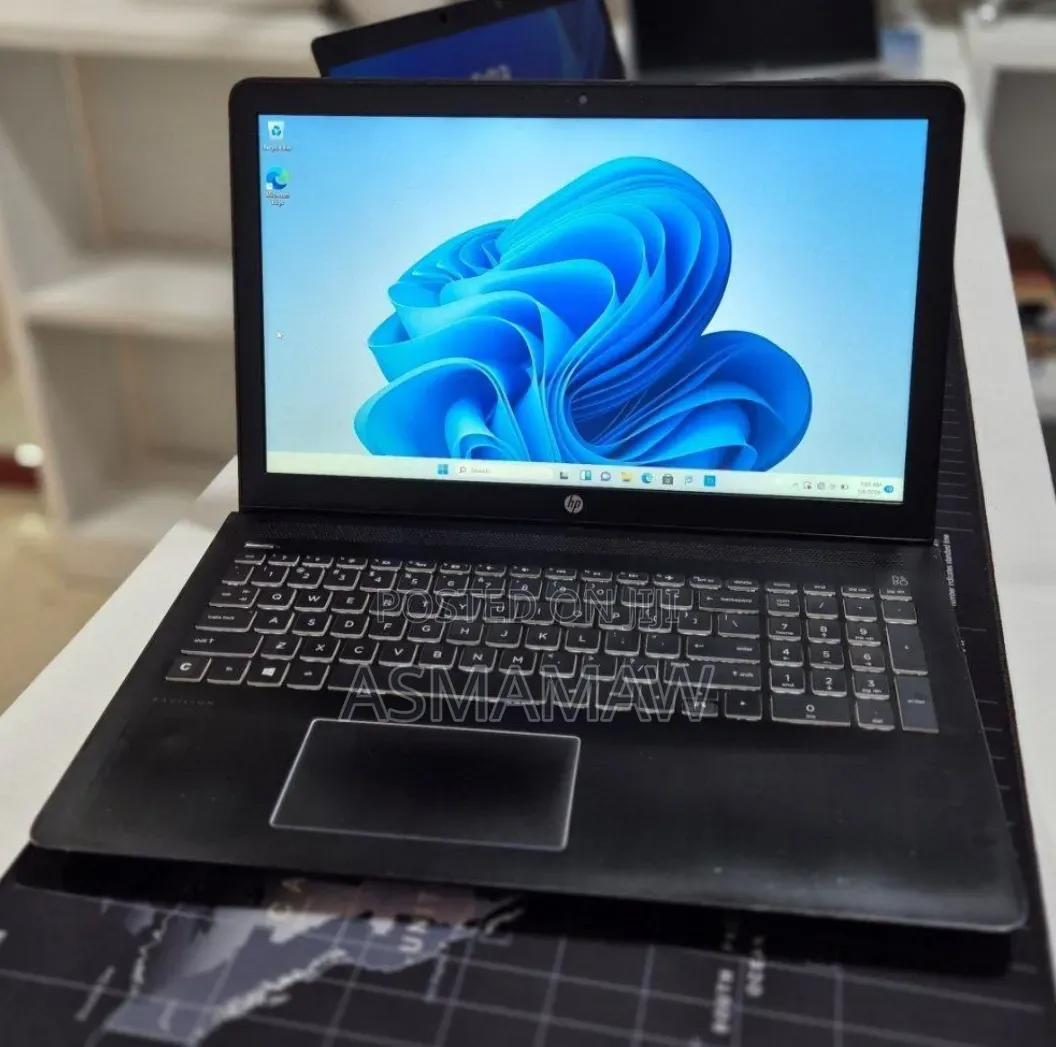 New Laptop HP Pavilion 15 8GB Intel Core i7 SSD 256GB
