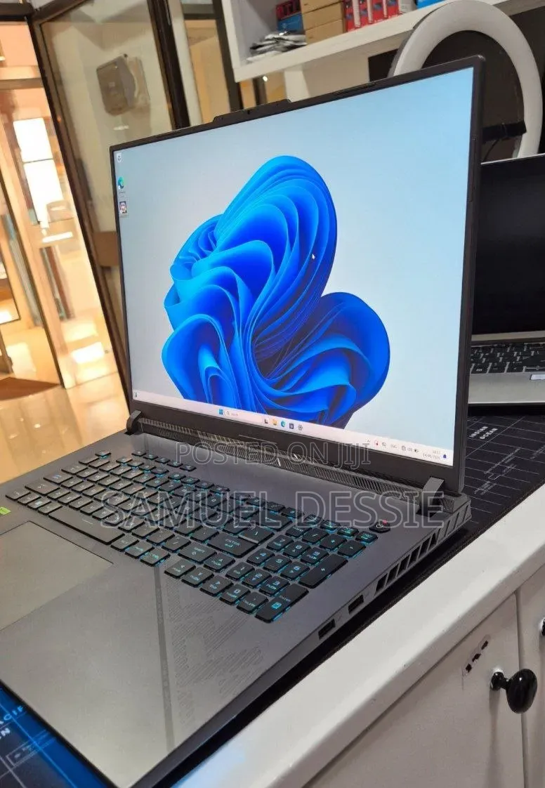 New Laptop Asus ROG Strix G17 32GB Intel Core i9 SSD 2T