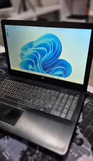 New Laptop HP Pavilion 15 8GB Intel Core i7 SSD 256GB