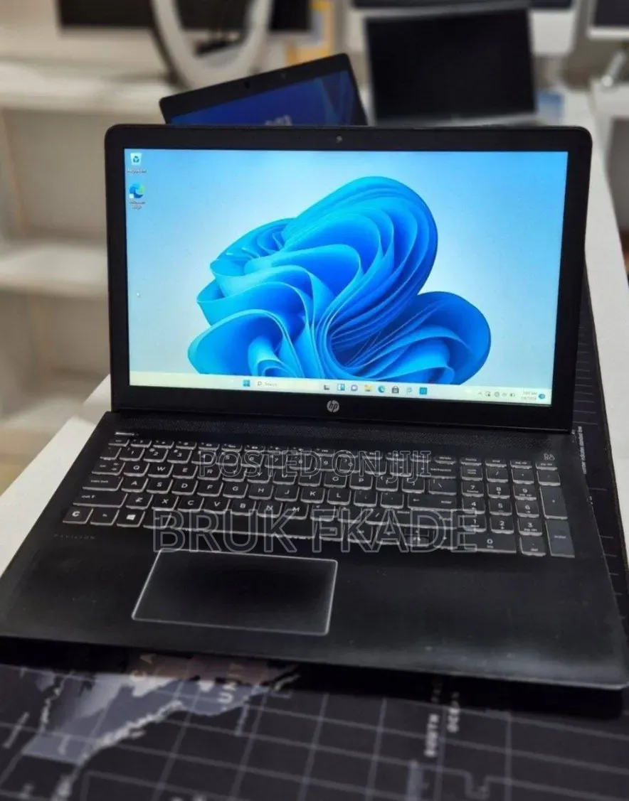 New Laptop HP Pavilion 15 8GB Intel Core i7 SSD 256GB