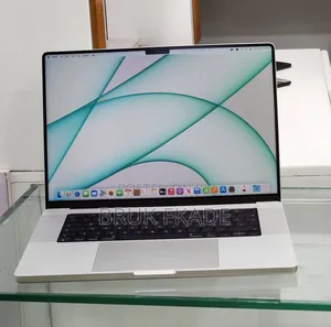 New Laptop Apple MacBook 2015 16GB Intel Core i7 SSD 512GB