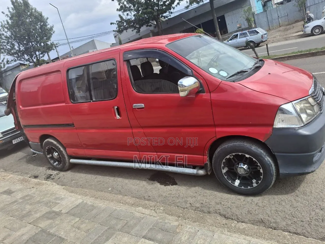 Toyota HiAce 2011 Red