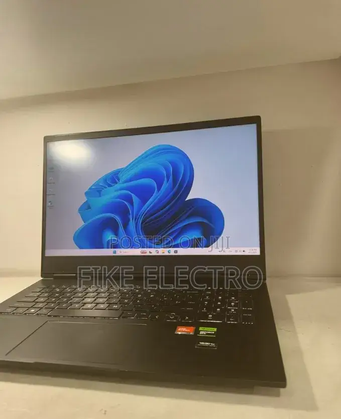 New Laptop HP Omen 15 16GB AMD Ryzen 7 SSD 512GB