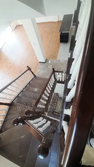 5bdrm House in Addis Abeba, Bole for sale