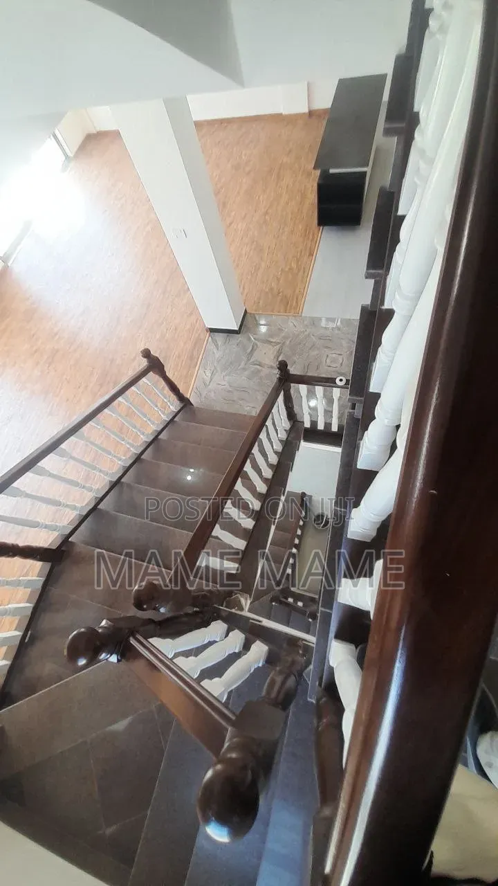 5bdrm House in Addis Abeba, Bole for sale