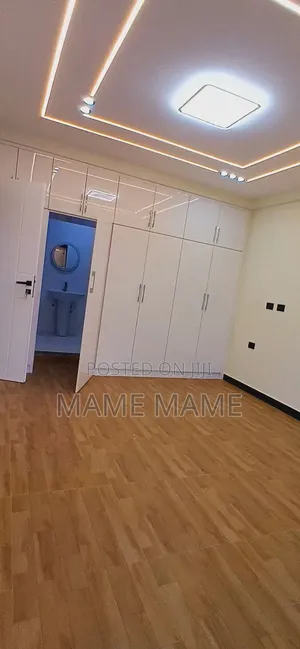 5bdrm House in Addis Abeba, Bole for sale