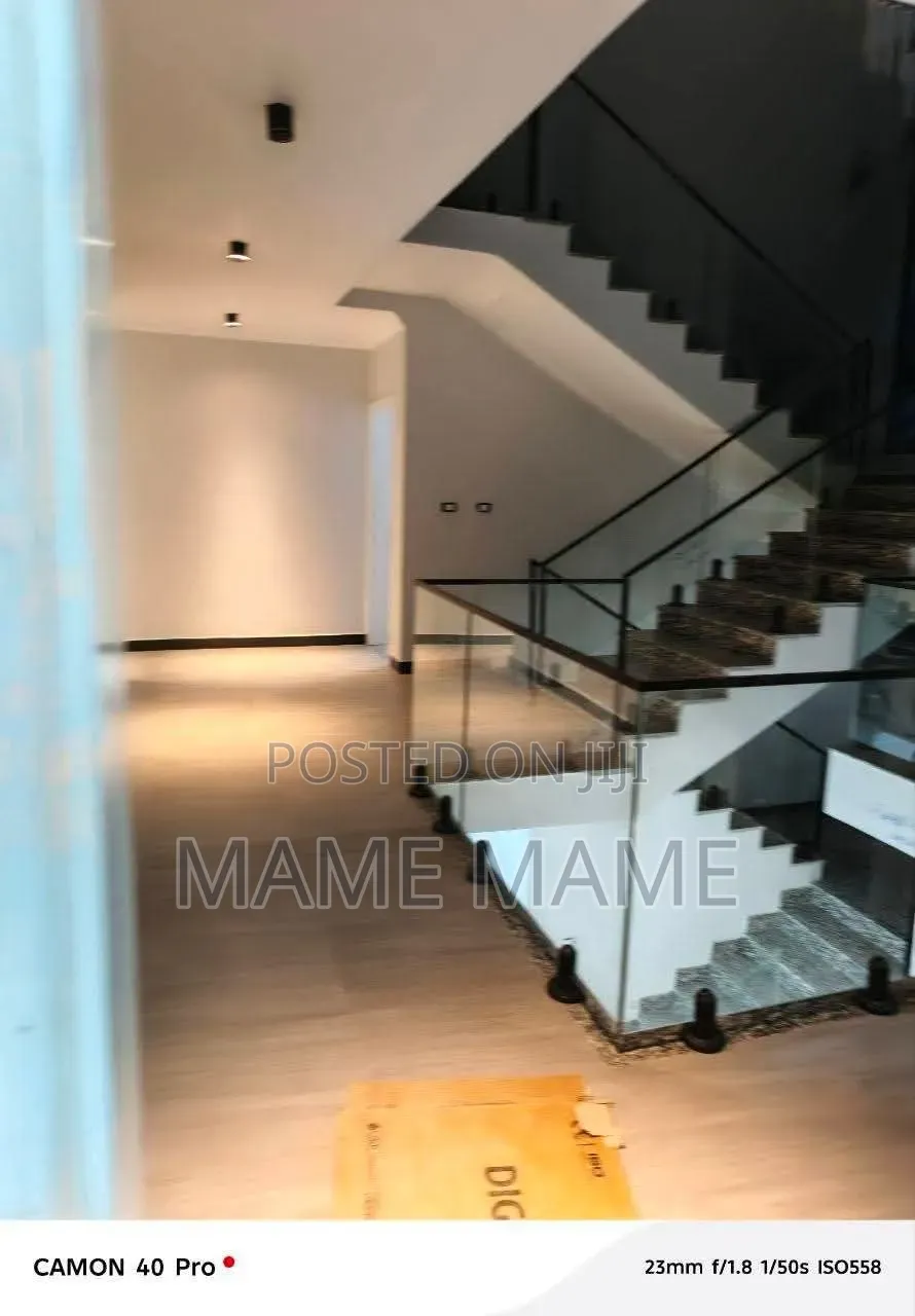 7bdrm House in Tafo Area, Bole for sale
