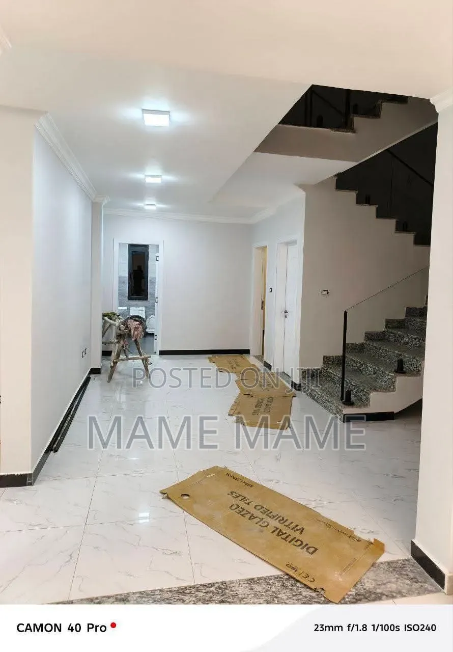 7bdrm House in Tafo Area, Bole for sale