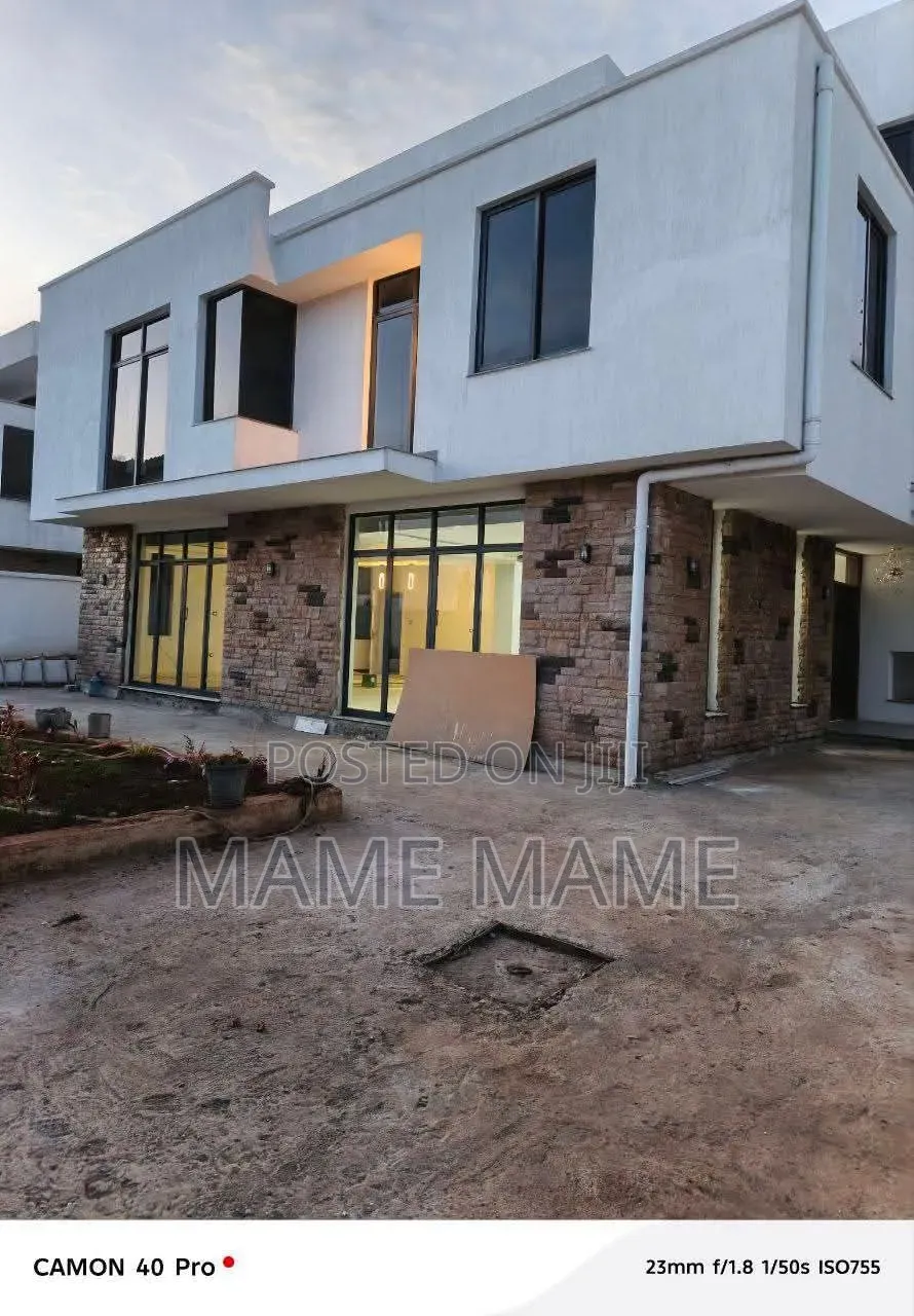 7bdrm House in Tafo Area, Bole for sale