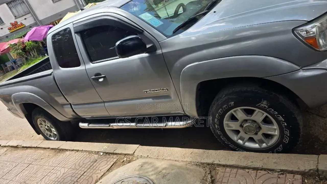 Toyota Tacoma 2012 Silver