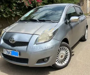 Toyota Yaris 2010 Silver