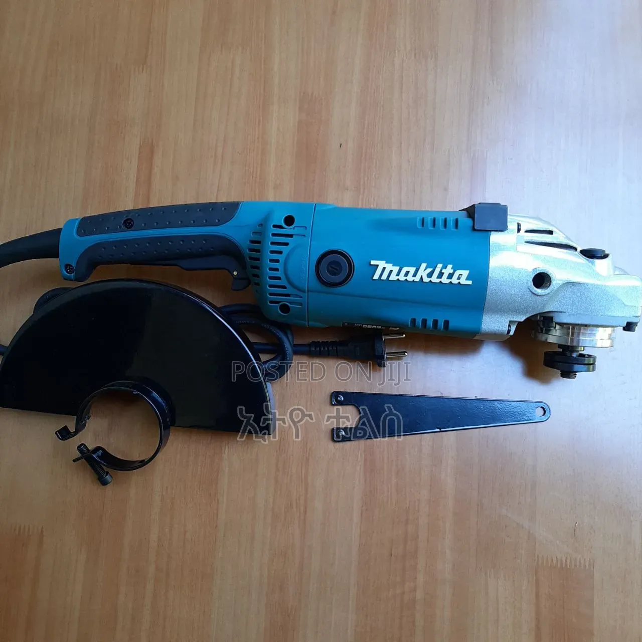 Makita 2400w Grinder