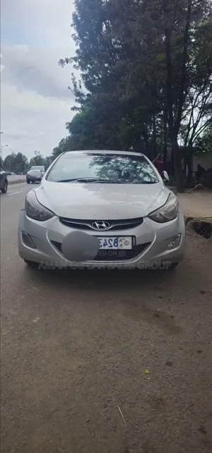 Hyundai Elantra 2013 Silver