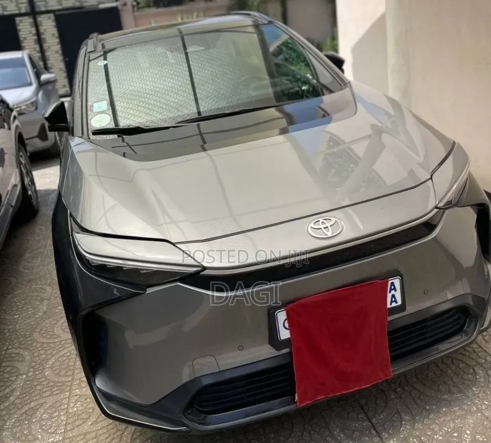 Toyota bZ4X 71.4 kWh FWD 2022 Gray
