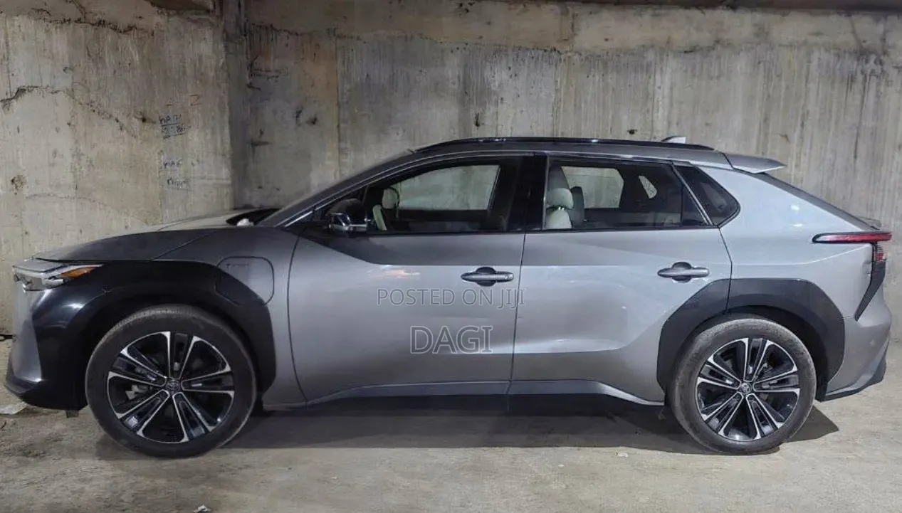 Toyota bZ4X 71.4 kWh FWD 2022 Gray