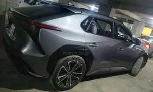 Toyota bZ4X 71.4 kWh FWD 2022 Gray