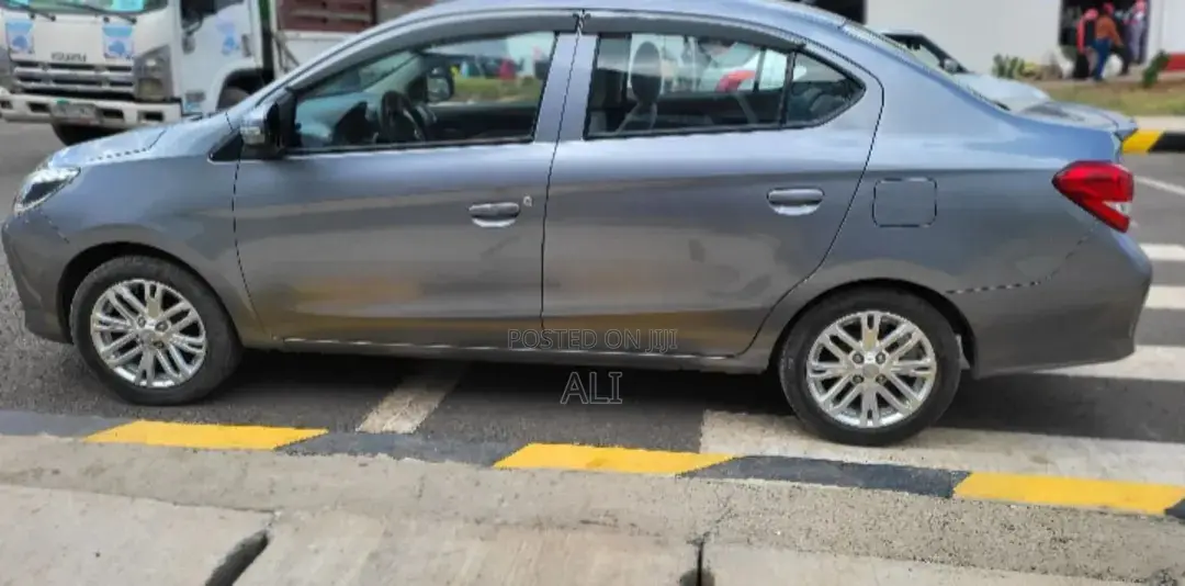 Mitsubishi Attrage 2022 Silver