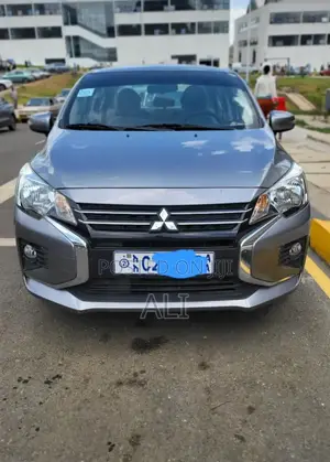 Mitsubishi Attrage 2022 Silver