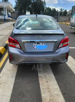 Mitsubishi Attrage 2022 Silver