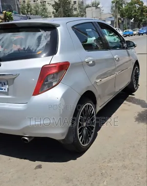 Toyota Yaris 2012 Silver
