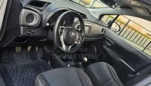 Toyota Yaris 2012 Silver