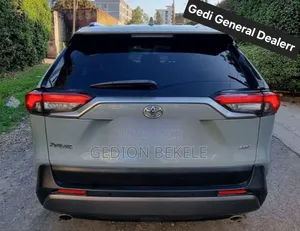 Toyota RAV4 2021 Green