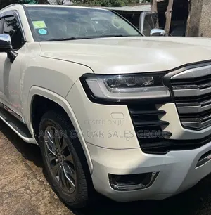 Toyota Land Cruiser 2022 White
