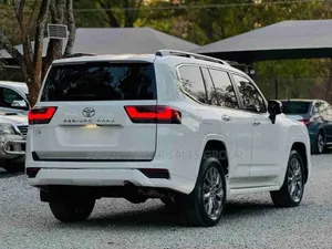 Toyota Land Cruiser 2022 White