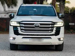 Toyota Land Cruiser 2022 White