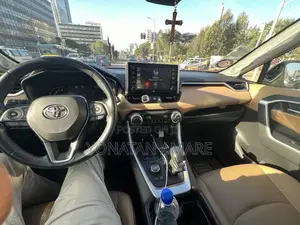 Toyota RAV4 2021 White