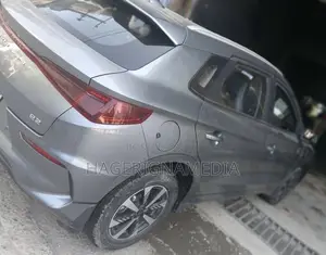 BYD E2 43 kWh 94 hp FWD 2024 Silver