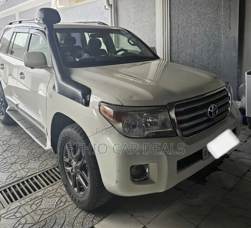 Toyota Land Cruiser 2012 White