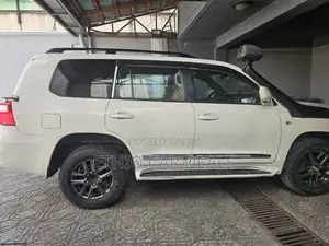 Toyota Land Cruiser 2012 White