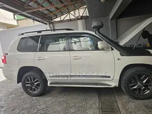 Toyota Land Cruiser 2012 White