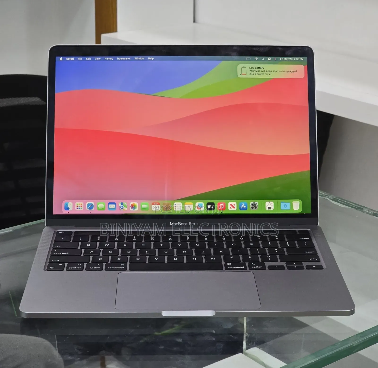 New Laptop Apple MacBook Pro 2020 M1 8GB Apple M1 Pro SSD 512GB