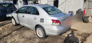 Toyota Belta 2007 Silver