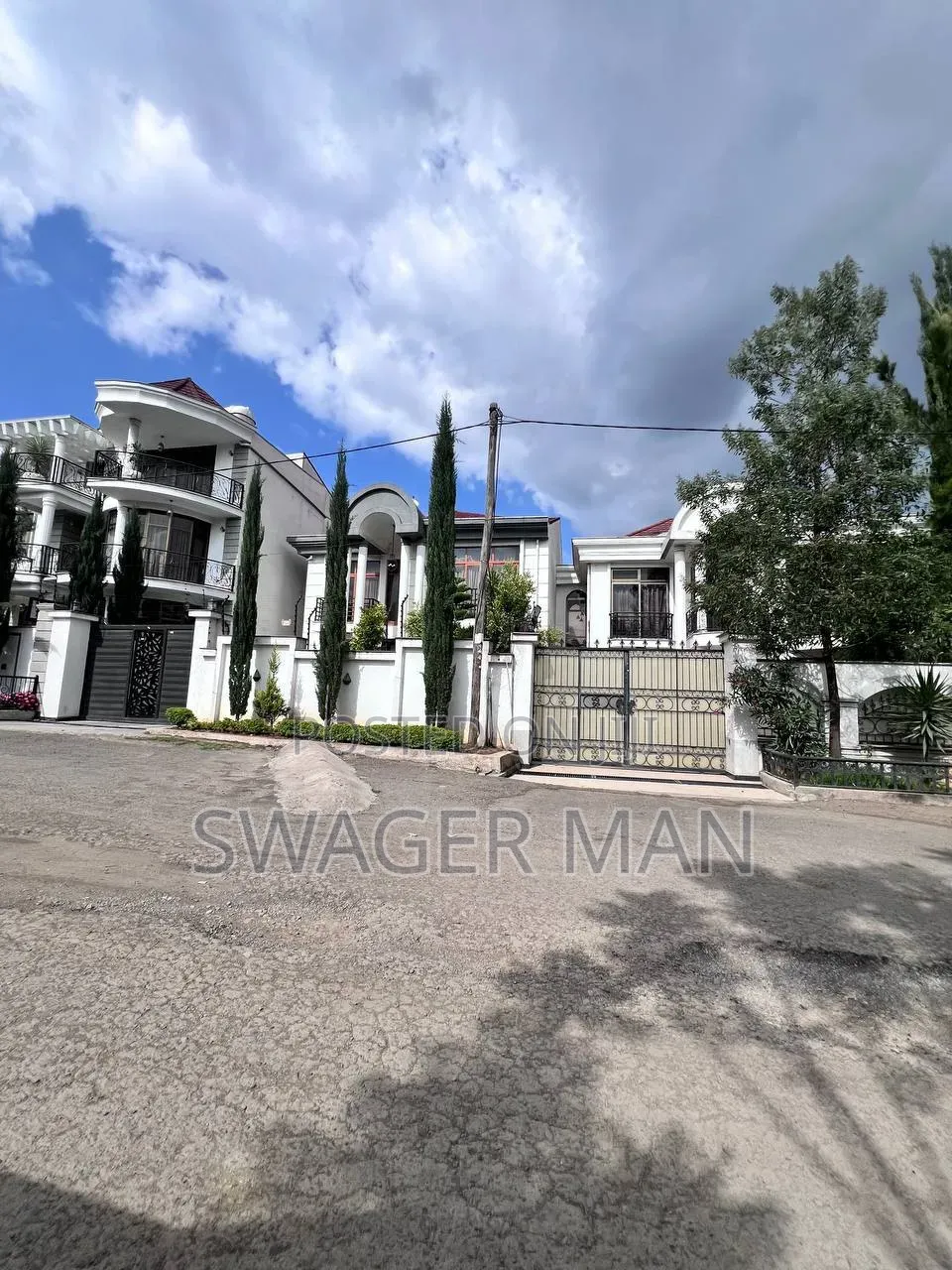 Furnished 7bdrm Townhouse/Terrace in Ayat Adisu Mender, Yeka for sale