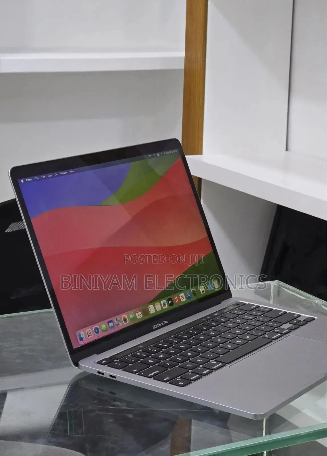 New Laptop Apple MacBook Pro 2020 M1 8GB Apple M1 Pro SSD 512GB