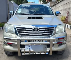 Toyota Hilux 2014 Gold