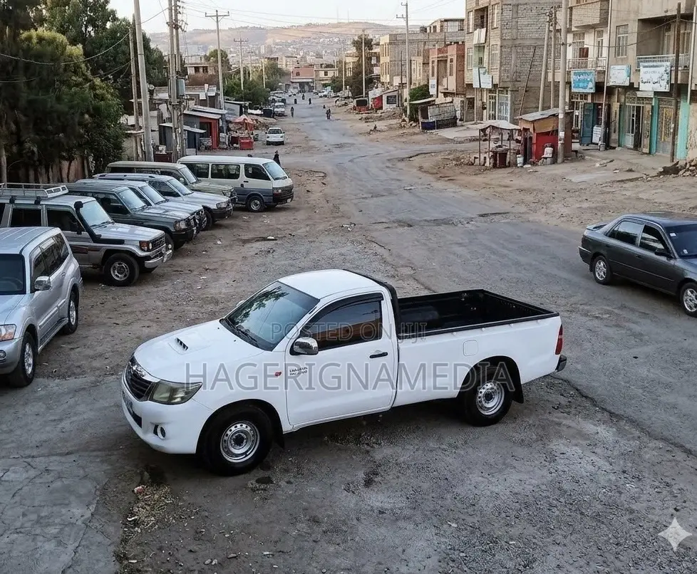 Toyota Hilux 2011 White