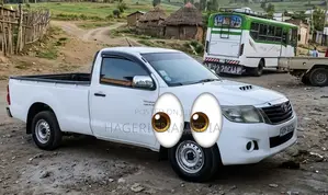 Toyota Hilux 2011 White