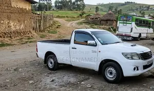 Toyota Hilux 2011 White