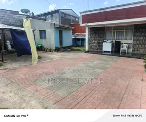 የሚሸጥ ለኮሜርሻል እሚሆን 1200 ካሬ