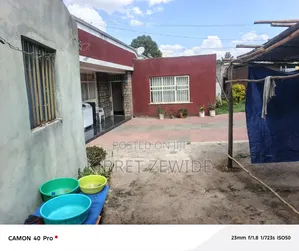 የሚሸጥ ለኮሜርሻል እሚሆን 1200 ካሬ