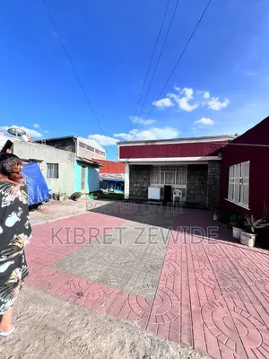 የሚሸጥ ለኮሜርሻል እሚሆን 1200 ካሬ